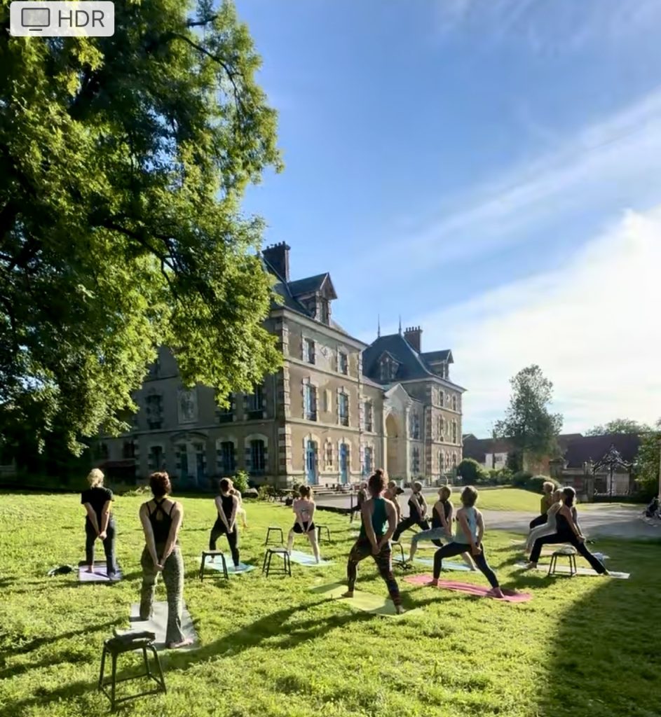 yoga in de chateautuin yoga en creatieve vakantie